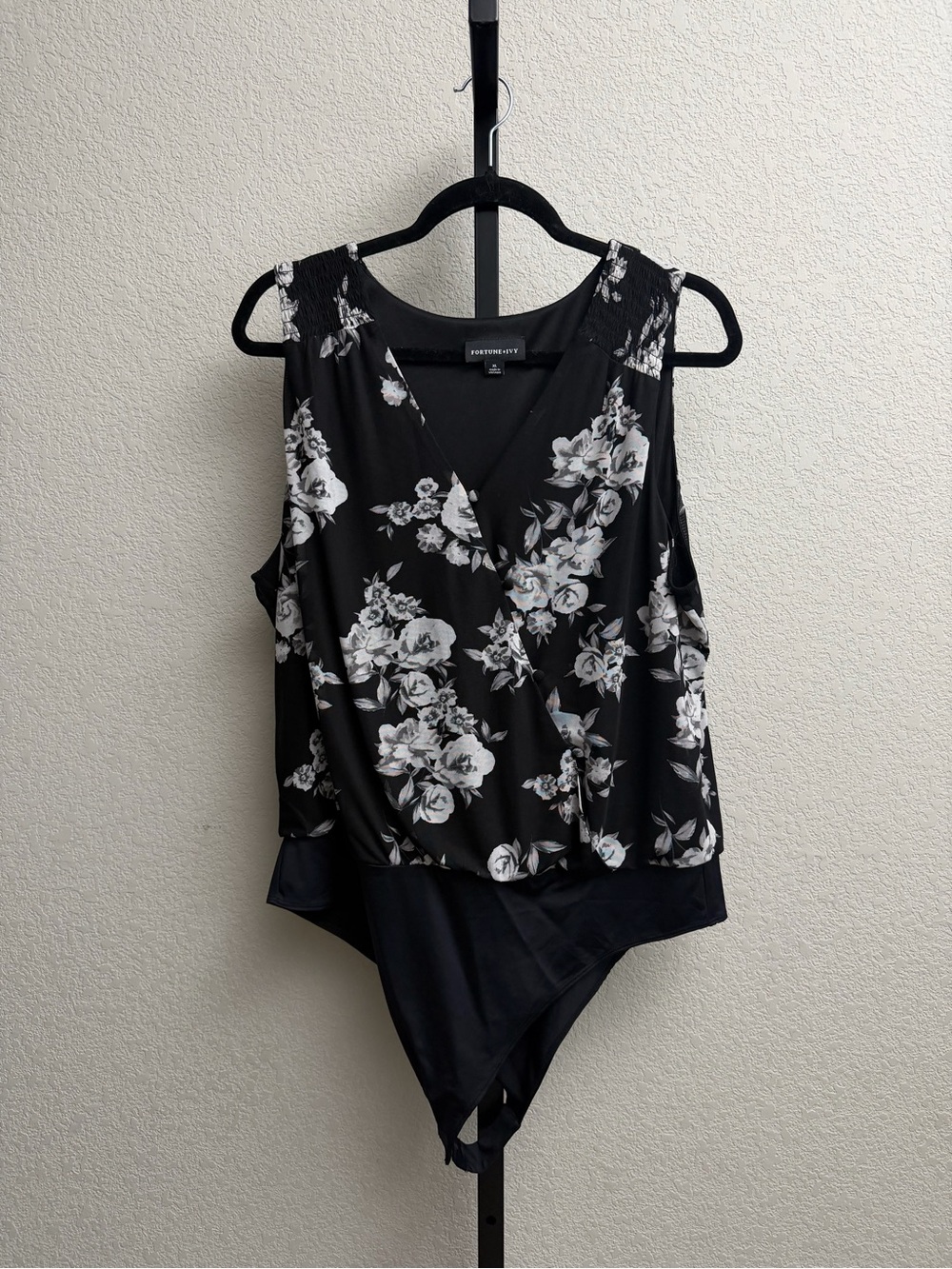 Fortune & Ivy Women’s Black Floral Bodysuit